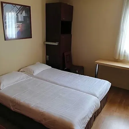 Hotel apartamentowy Le Relais De Palaiseau