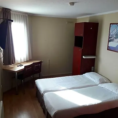 Hotel apartamentowy Le Relais De Palaiseau